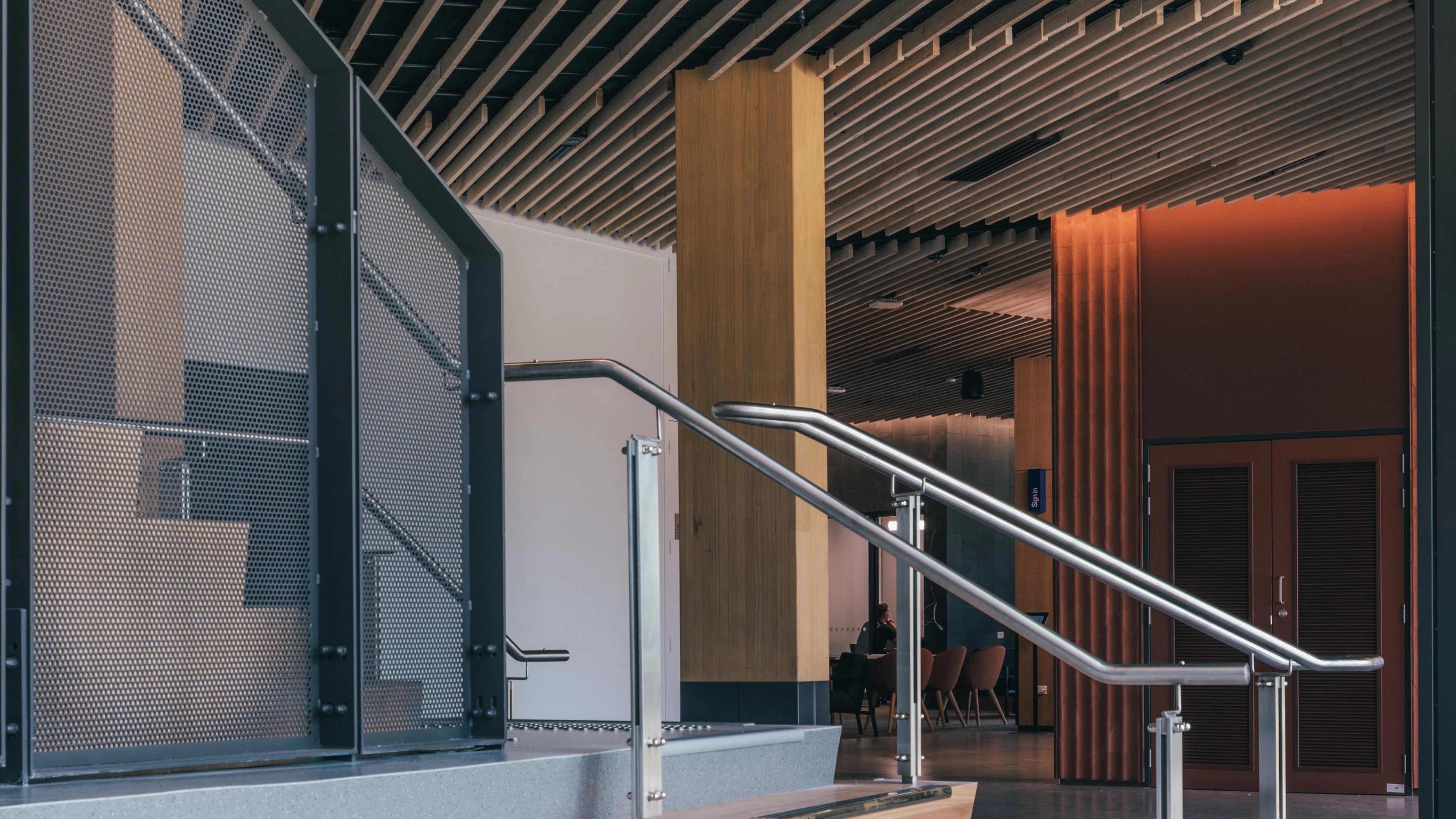 2 G2 A5758 edit 3840x1944px